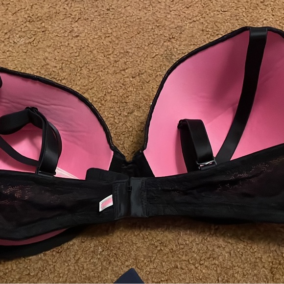 Victoria’s Secret Bra - Picture 2 of 3